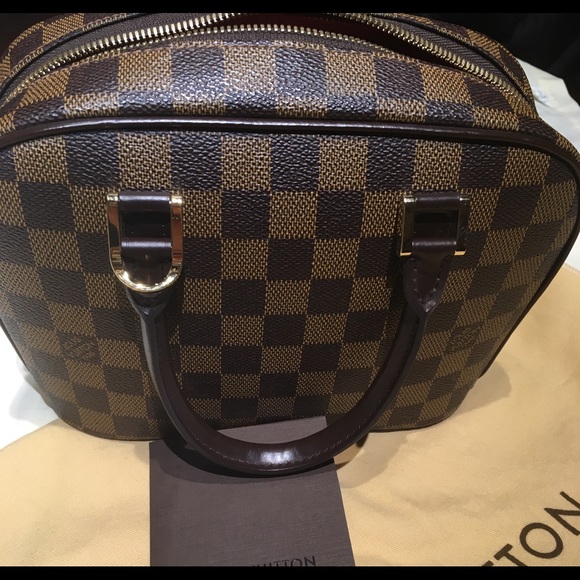 Louis Vuitton Handbags - 💕Authentic Louis Vuitton Damier  Sarria mini bag.